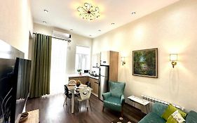 Stylish Urban Apt At The Center